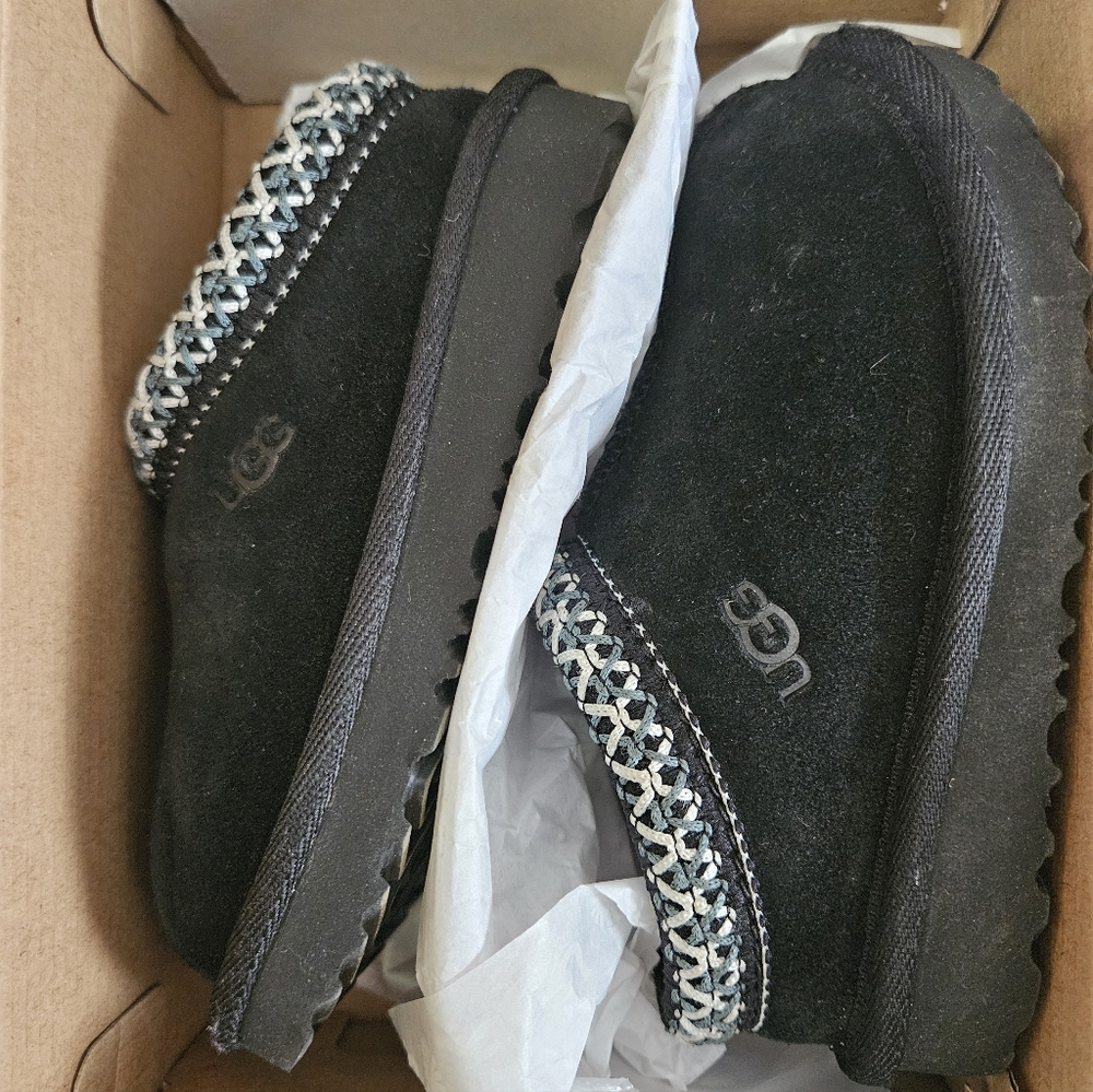 Like New Kids Toddler Size 8 Uggs Tasman II Slip on shoes Black